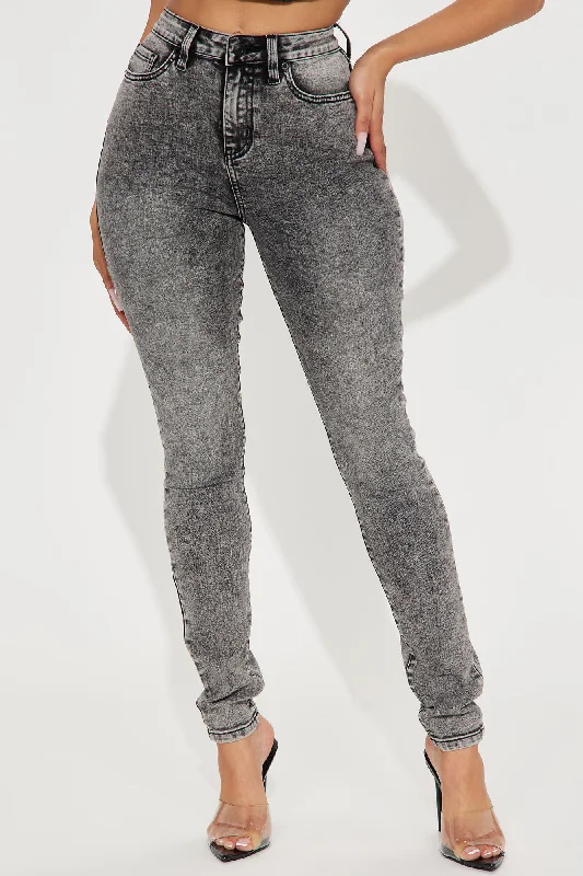 Tall It's Giving High Stretch Curvy Skinny Jeans - Acid Wash Grey