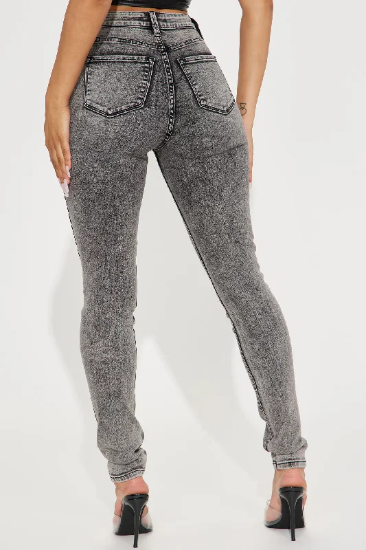 Tall It's Giving High Stretch Curvy Skinny Jeans - Acid Wash Grey