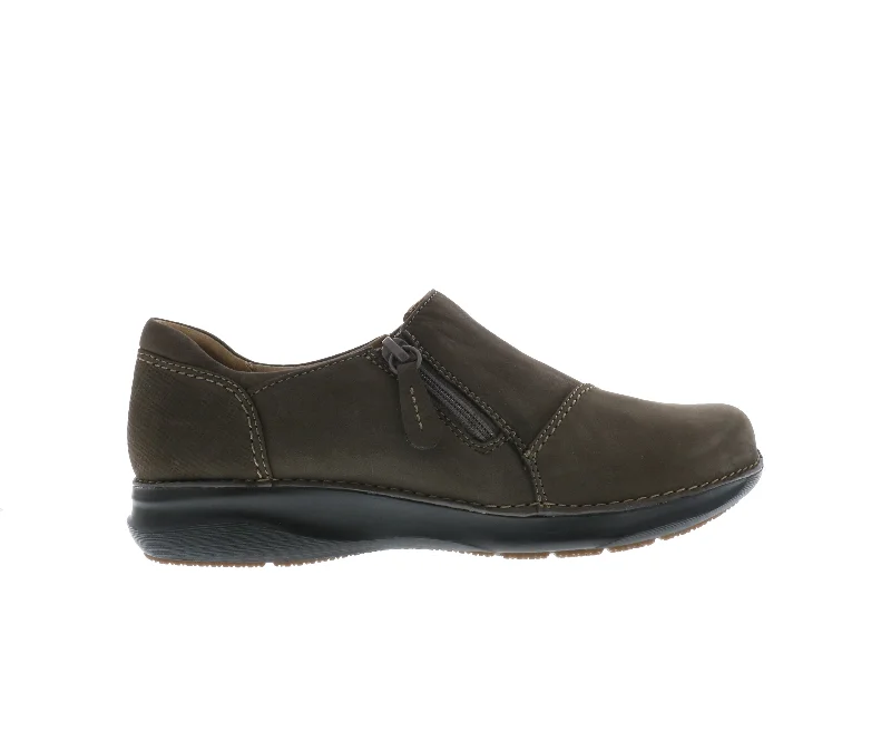 Clarks Appley Zip (Women's) - Taupe Nubuck